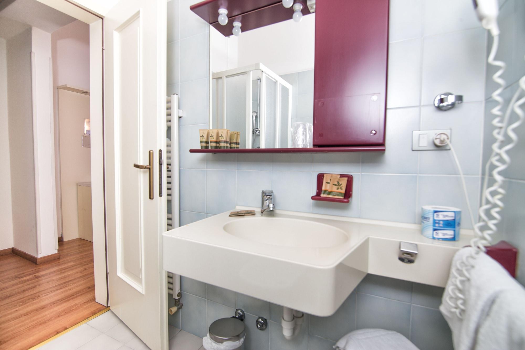 Hi Hotels Riva Del Garda Ngoại thất bức ảnh